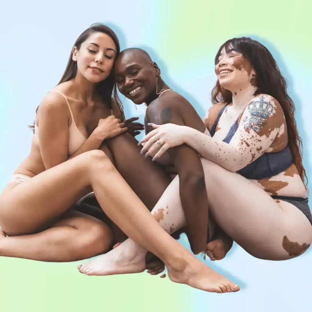 Body-positivity-women-friends-posing-at-home-in-lingerie