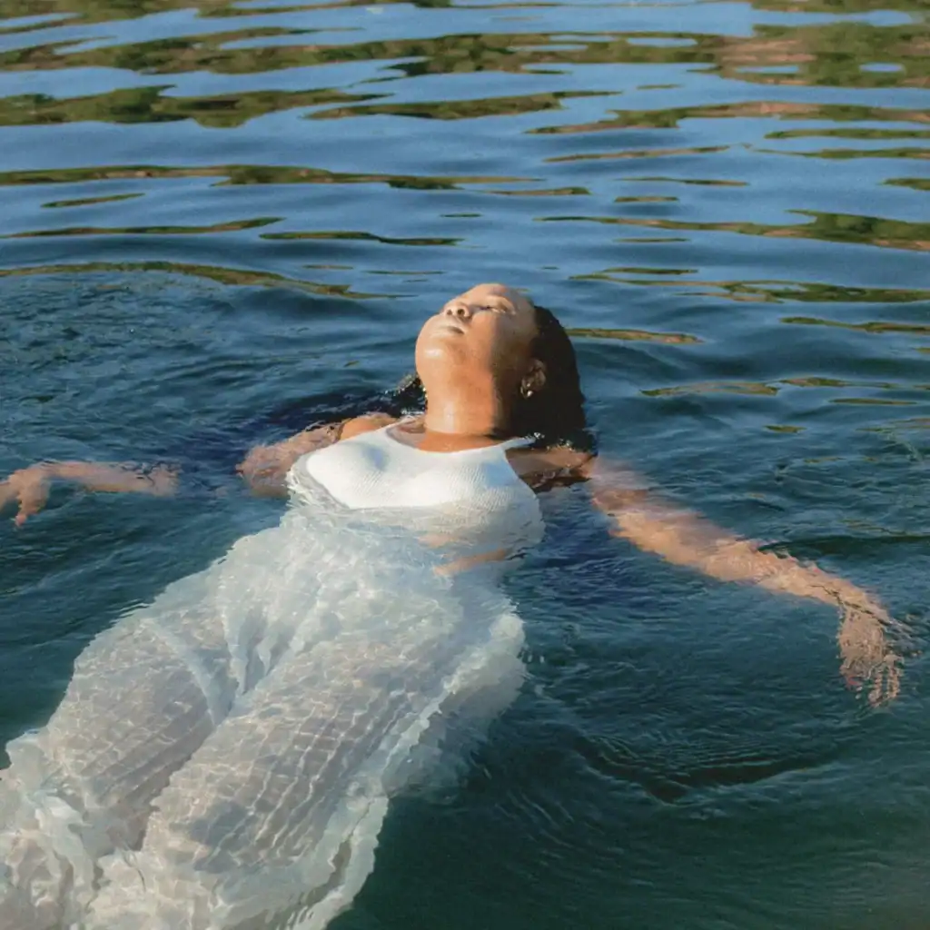 Calming-Water-Woman-Floating-in-Water