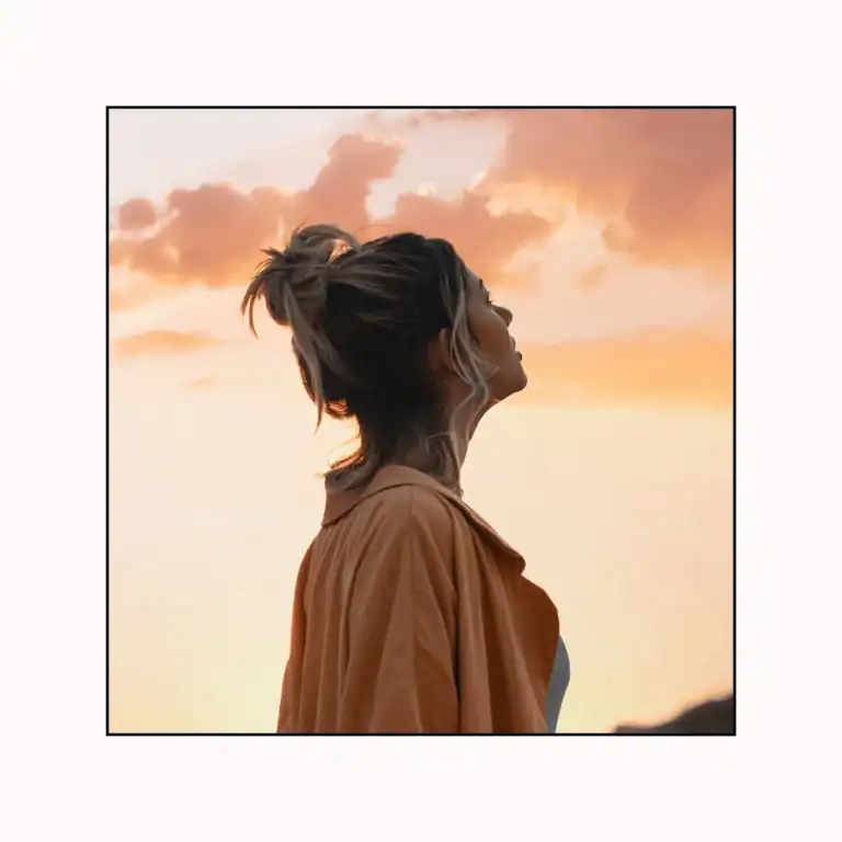 Woman-Looking-Towards-the-Sky.-Signs-Of-A-Mature-Healthy-Relationship