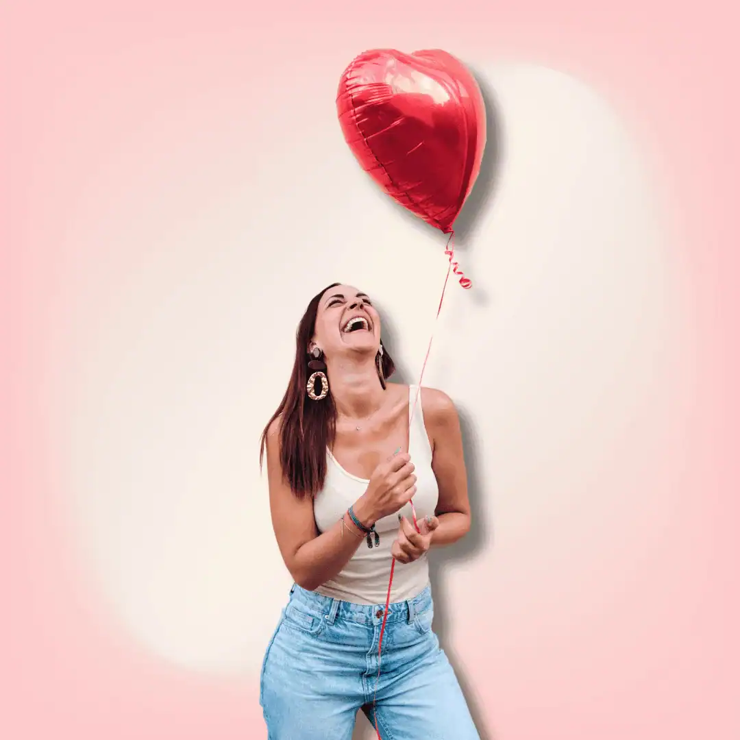 Woman-Smiling-While-Holding-a-Heart-Balloon-Outdoors.-How-to-be-happily-single-on-Valentines-day (1)