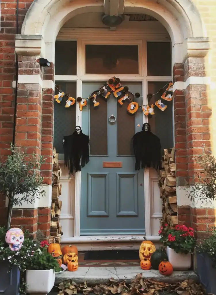 Halloween front porch idea

