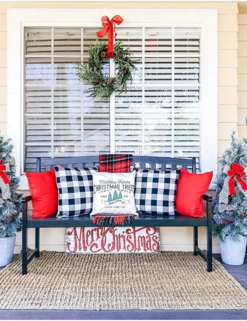 Christmas Front Porch Ideas (9)