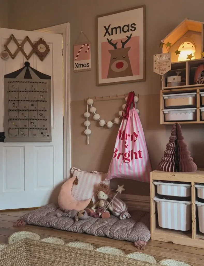 Christmas Kids’ Bedroom Idea with Christmas wall art