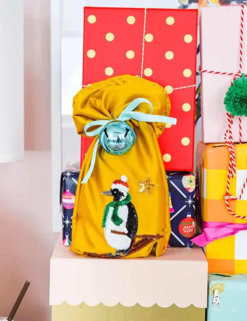 DIY Christmas Wine Bottle Bags