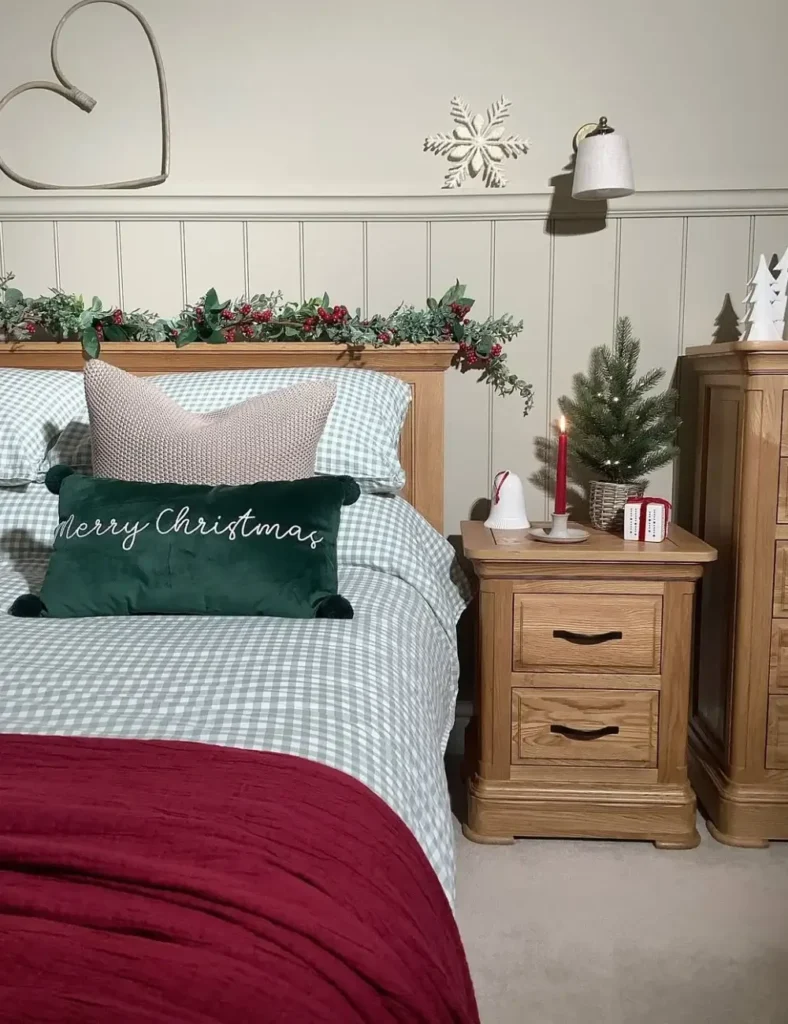 cosy Christmas bedroom ideas (5)